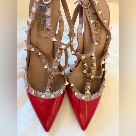 Valentino Garavani Red Patent Rockstud T-Strap Pumps – Size 37 - Picture 15 of 16